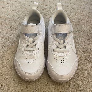 Nike girls sneakers white